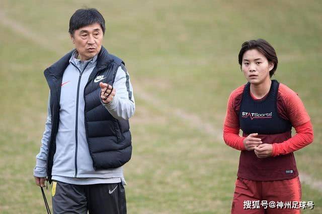 阿里纳斯称詹姆斯为队友制造保护屏障